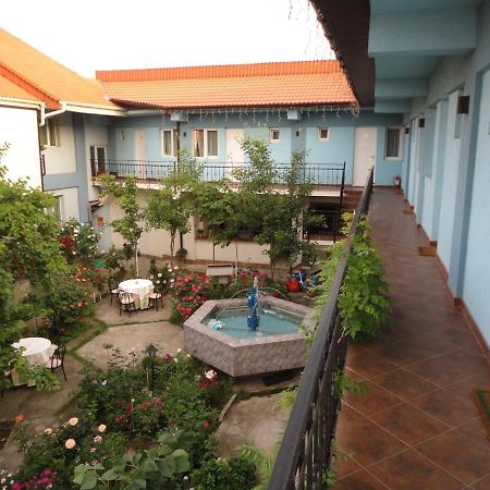 Hostel Tropicalドロベタ＝トゥルヌ・セヴェリン エクステリア 写真