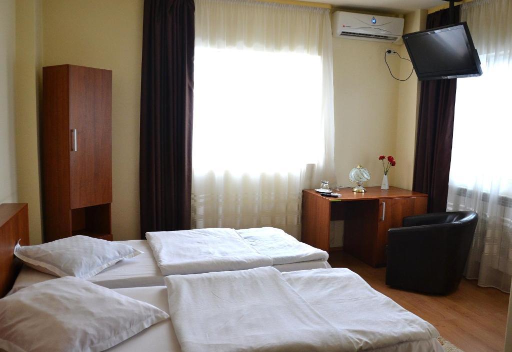 Hostel Tropicalドロベタ＝トゥルヌ・セヴェリン エクステリア 写真