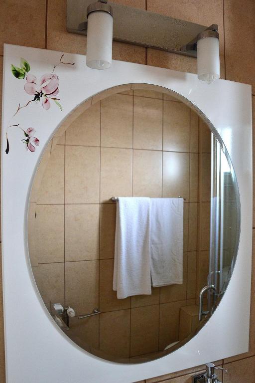 Hostel Tropicalドロベタ＝トゥルヌ・セヴェリン エクステリア 写真